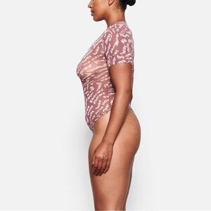 NWT SKIMS Bodysuit Womens Mesh Pink T Shirt Bodysuit 4X